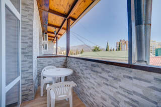 Гостиница Южный берег Алушта Трехместный номер Делюкс-4